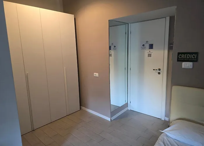 Esposito Plaza- Rooms & Suite