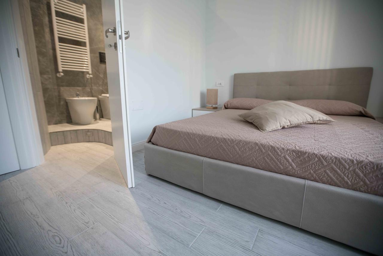 Esposito Plaza- Rooms&suite *